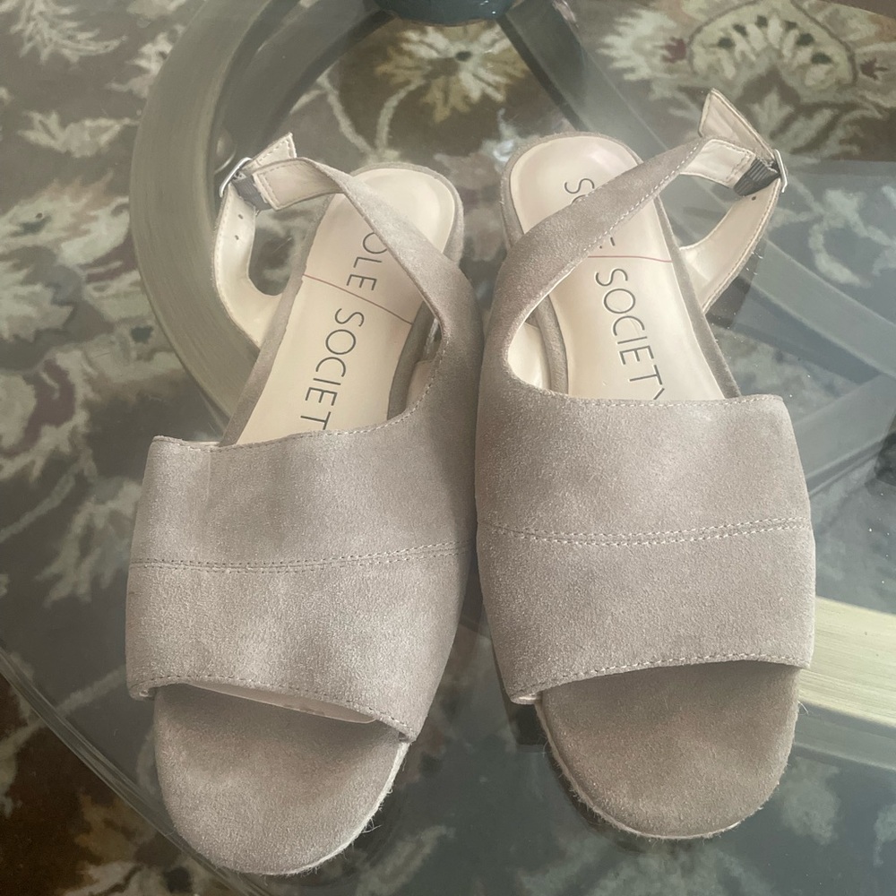 SOLE/SOCIETY Womens sandals. Dolmen Dune Cow Suede, Back Strap Sandal.8.5 Eur 39